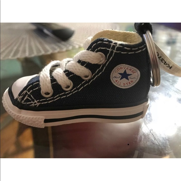 blue jeans converse